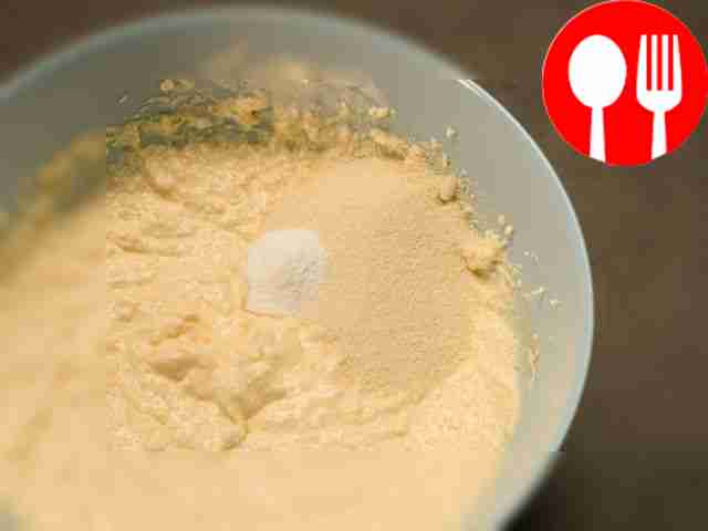 Смешайте манку с разрыхлителем, добавьте к...