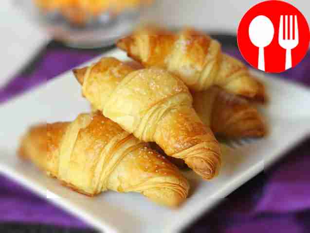 Quick puff pastry bagels with jam