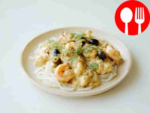 Shrimp with cauliflower in creamy sauce