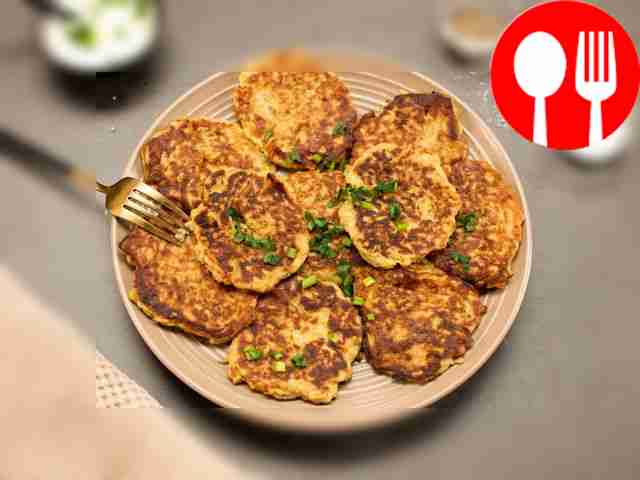 Serve the cutlets hot.